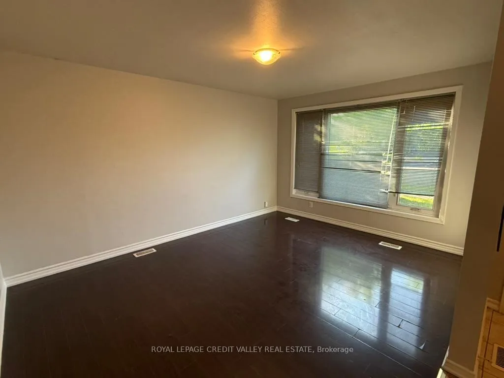 Photo 4 of 116 Taysham Crescent, Etobicoke, Thistletown-Beaumonde Heights — HOMEH