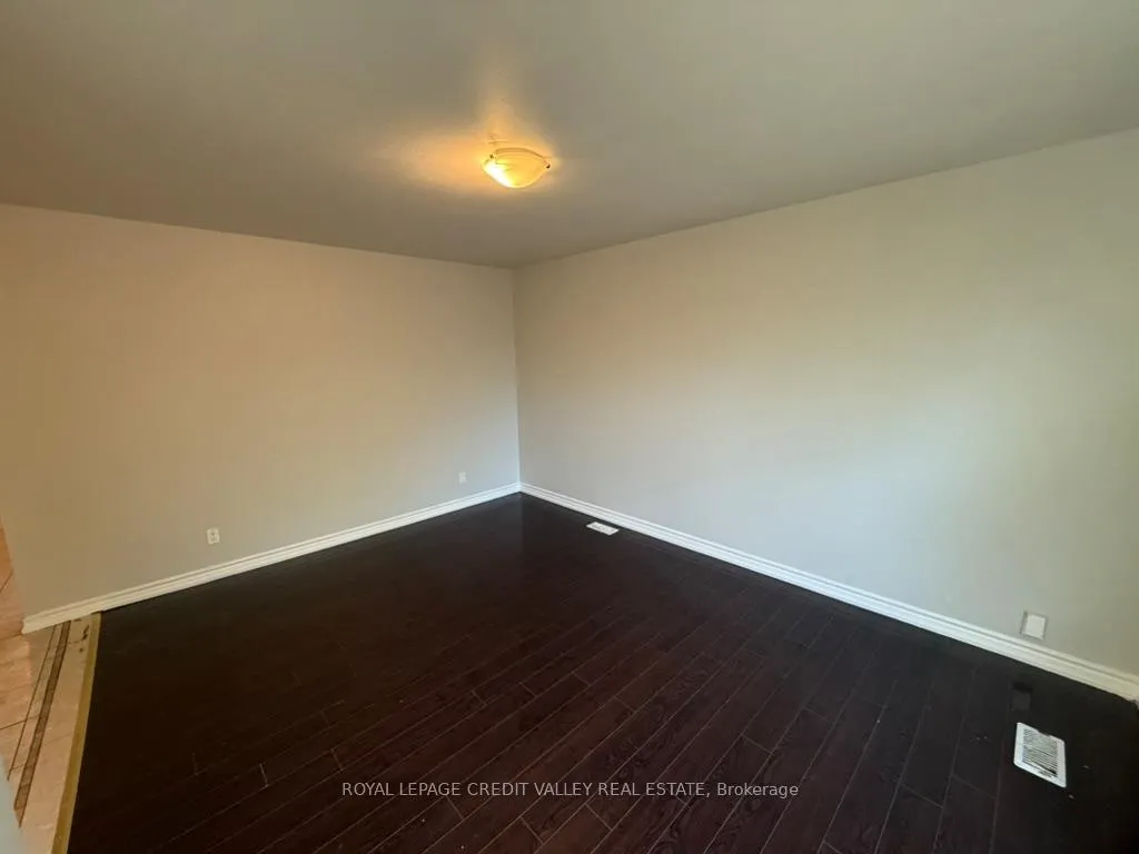 Photo 5 of 116 Taysham Crescent, Etobicoke, Thistletown-Beaumonde Heights — HOMEH
