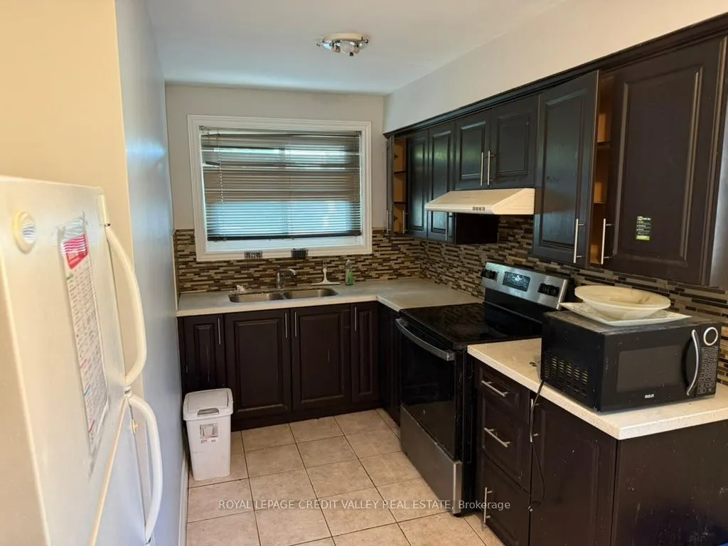 Photo 6 of 116 Taysham Crescent, Etobicoke, Thistletown-Beaumonde Heights — HOMEH