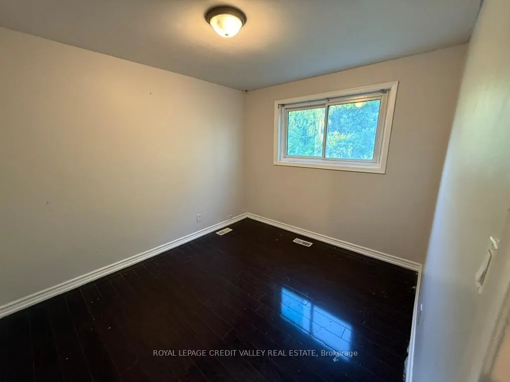 Photo 11 of 116 Taysham Crescent, Etobicoke, Thistletown-Beaumonde Heights — HOMEH