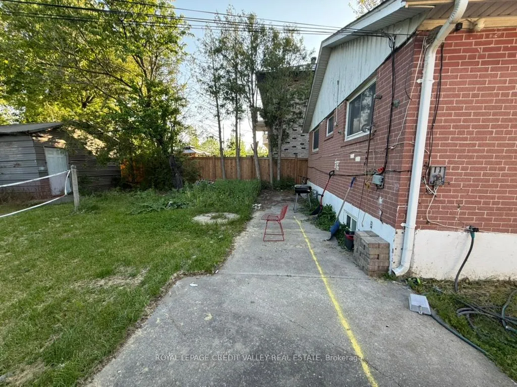 Photo 18 of 116 Taysham Crescent, Etobicoke, Thistletown-Beaumonde Heights — HOMEH