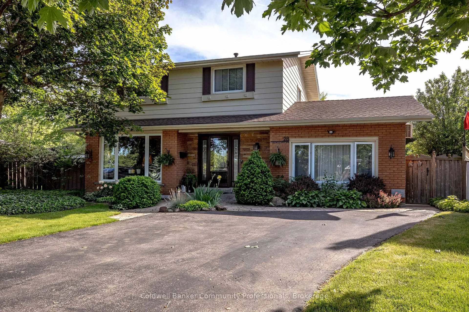 Photo 1 of 28 Ramsgate Drive, Hamilton, Stoney Creek — HOMEH