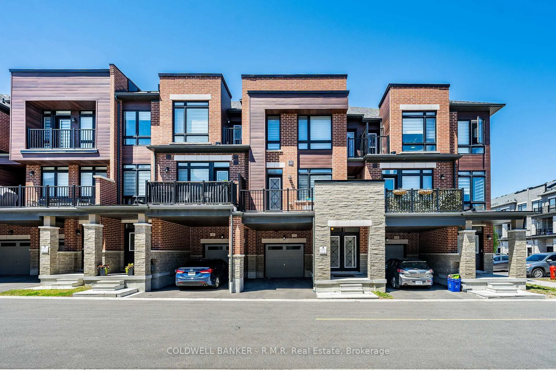 Photo 2 of 12 Broylio Lane, Ajax, South East — HOMEH