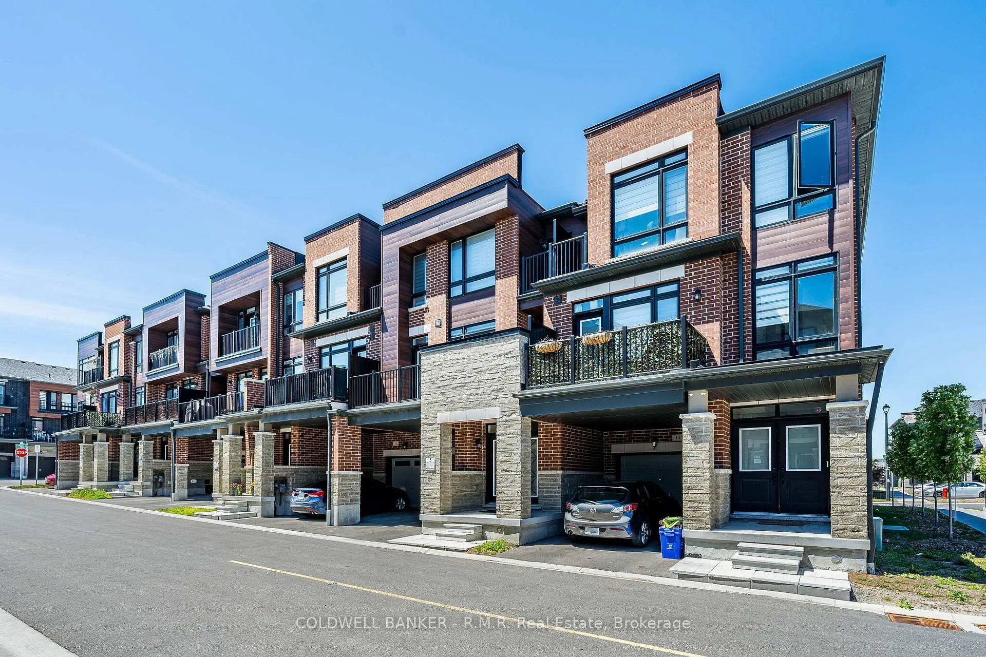 Photo 4 of 12 Broylio Lane, Ajax, South East — HOMEH