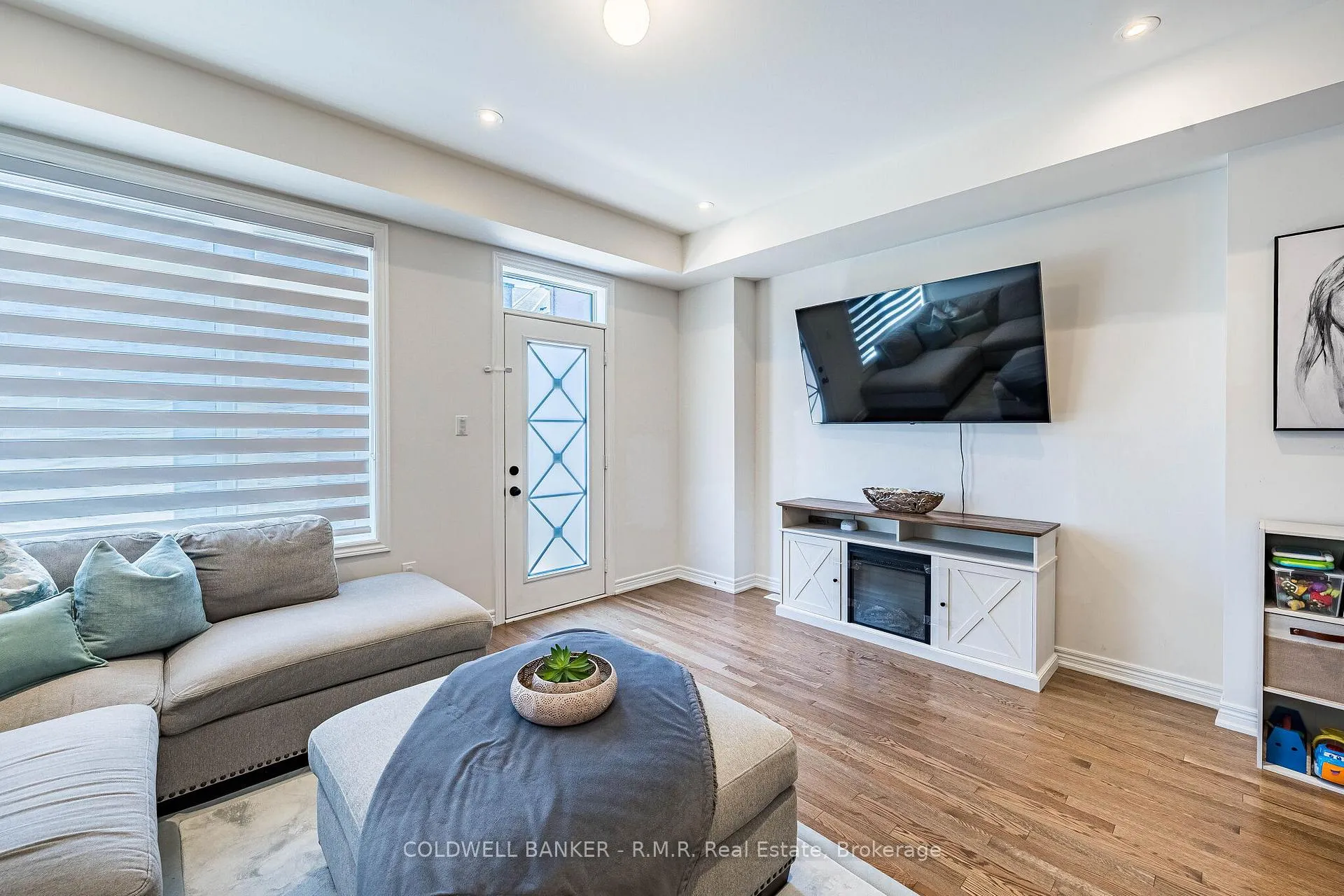 Photo 23 of 12 Broylio Lane, Ajax, South East — HOMEH