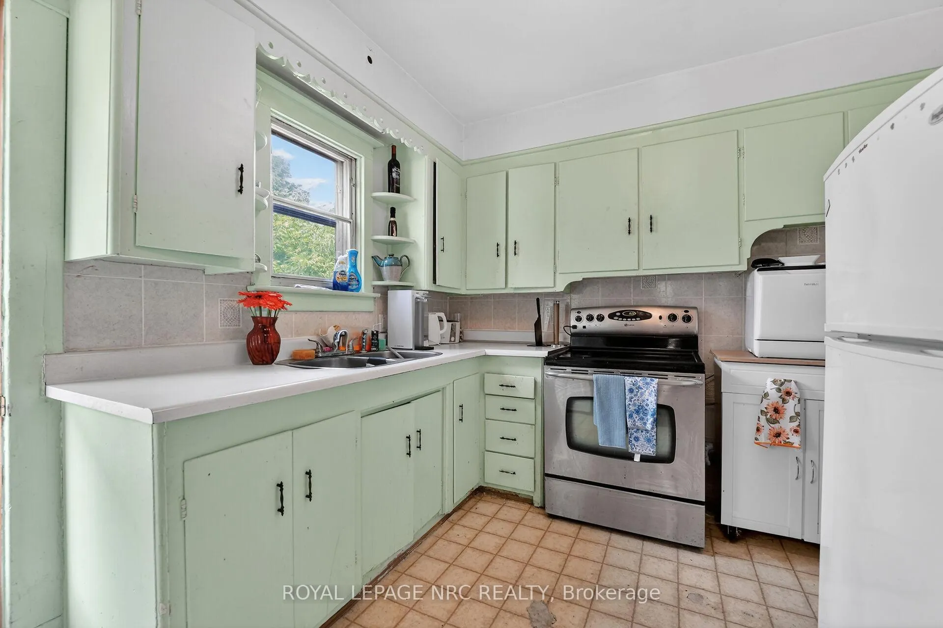 Photo 8 of 146 Carlton Street, St. Catharines, Downtown — HOMEH