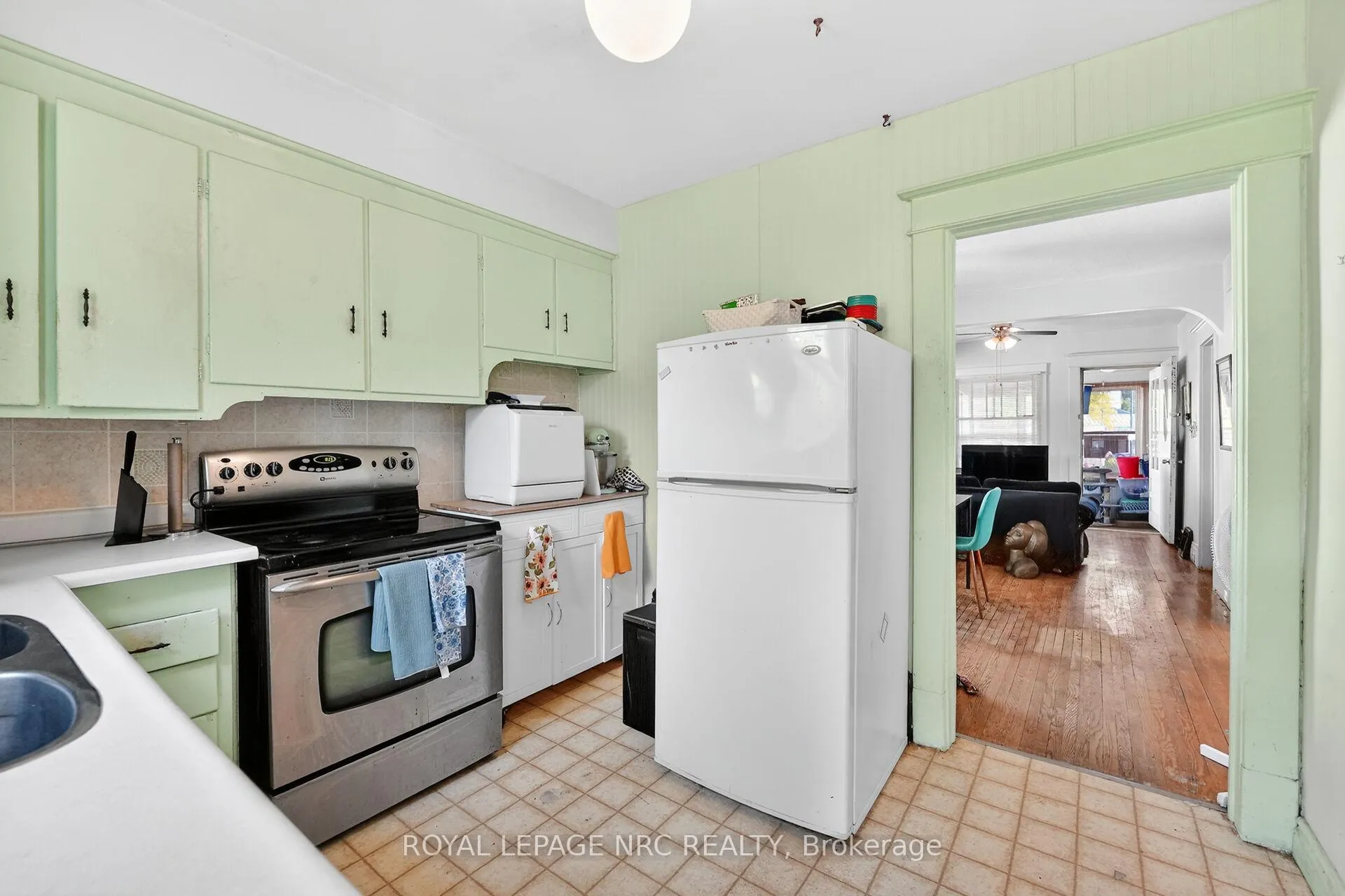 Photo 9 of 146 Carlton Street, St. Catharines, Downtown — HOMEH