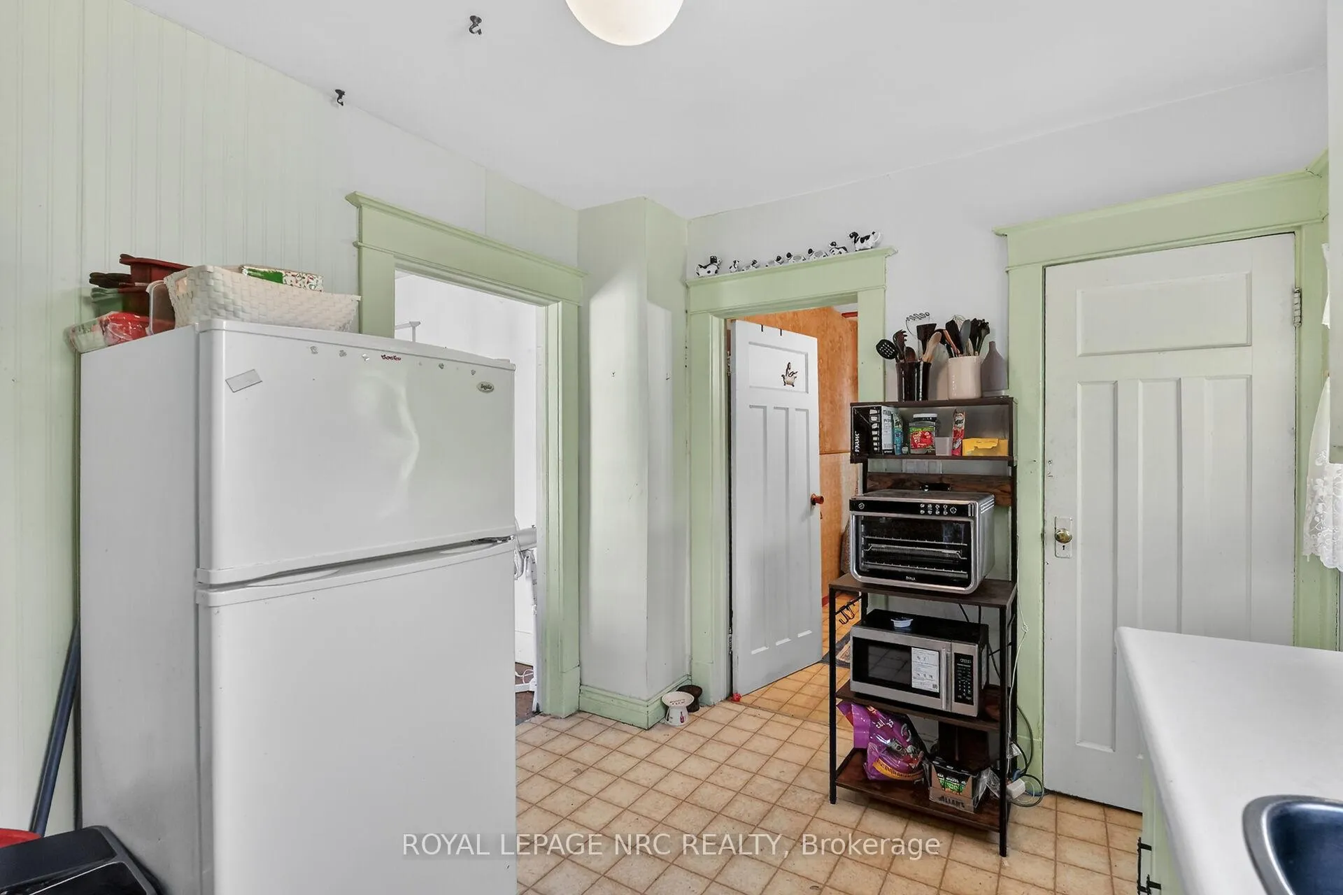 Photo 10 of 146 Carlton Street, St. Catharines, Downtown — HOMEH