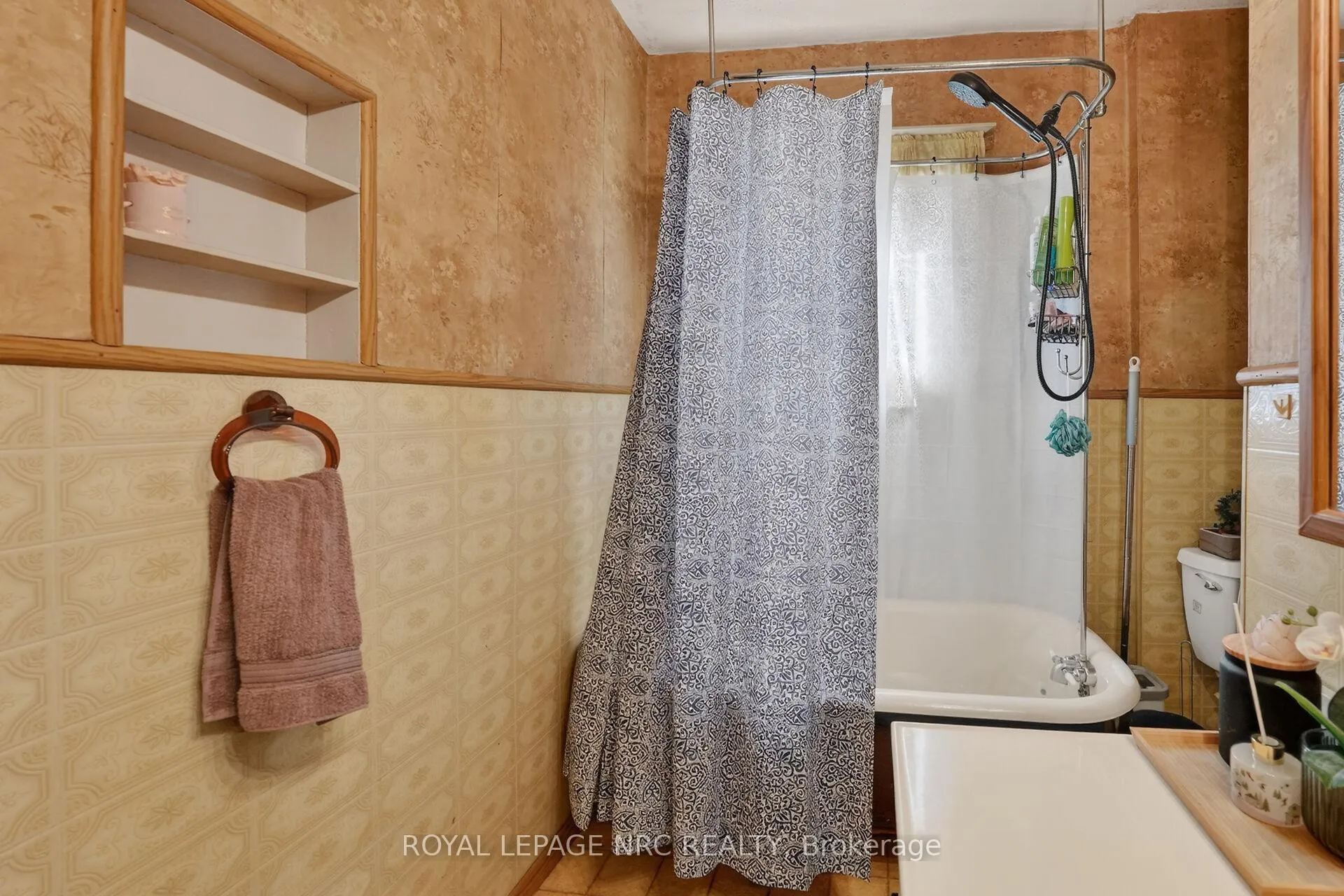 Photo 16 of 146 Carlton Street, St. Catharines, Downtown — HOMEH