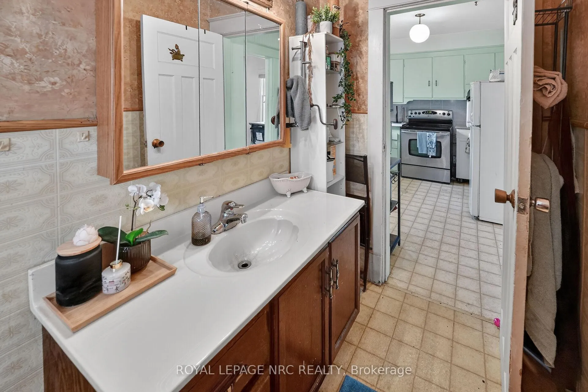 Photo 17 of 146 Carlton Street, St. Catharines, Downtown — HOMEH