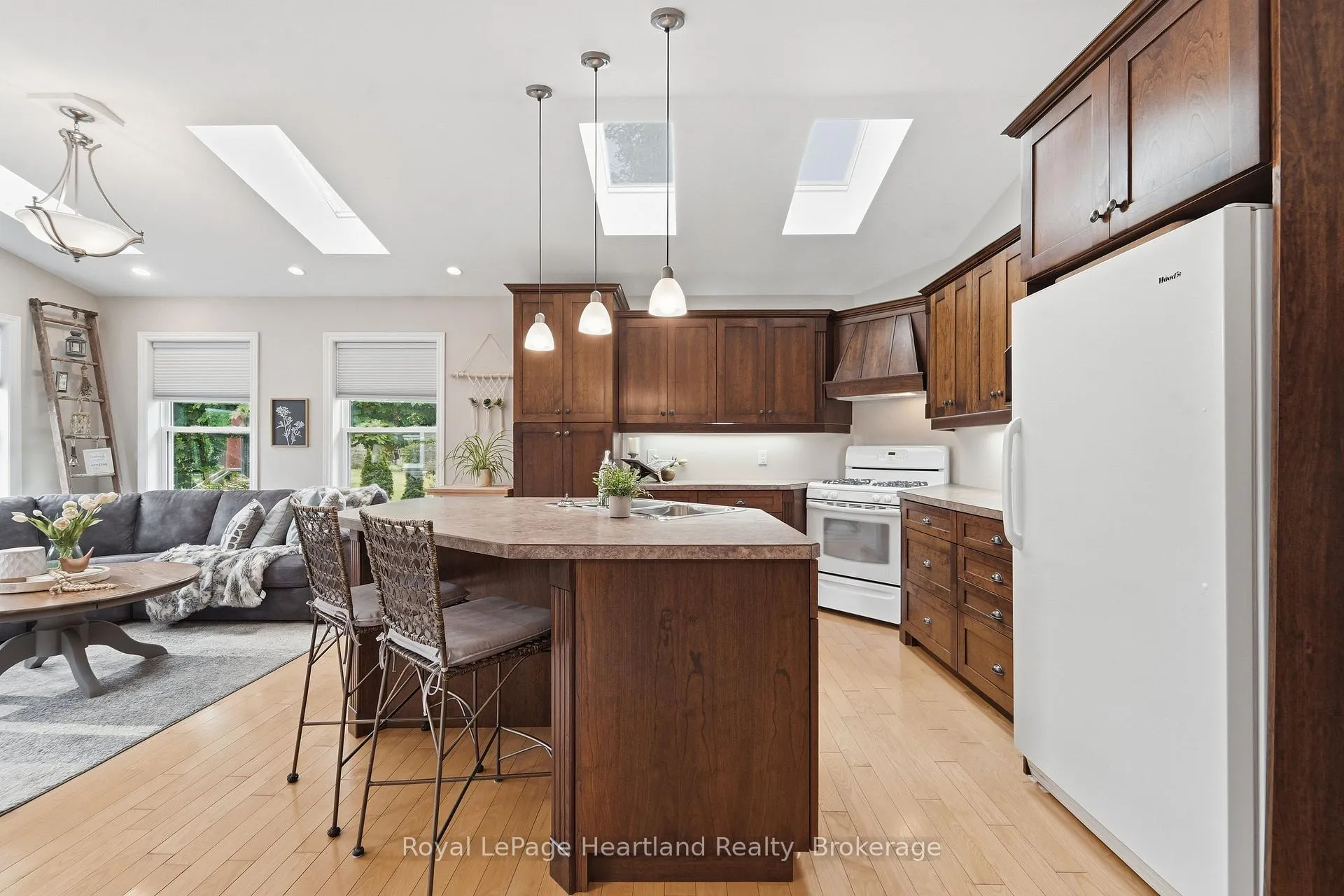 Photo 7 of 35095 Old River Road N, Bluewater, Bayfield — HOMEH