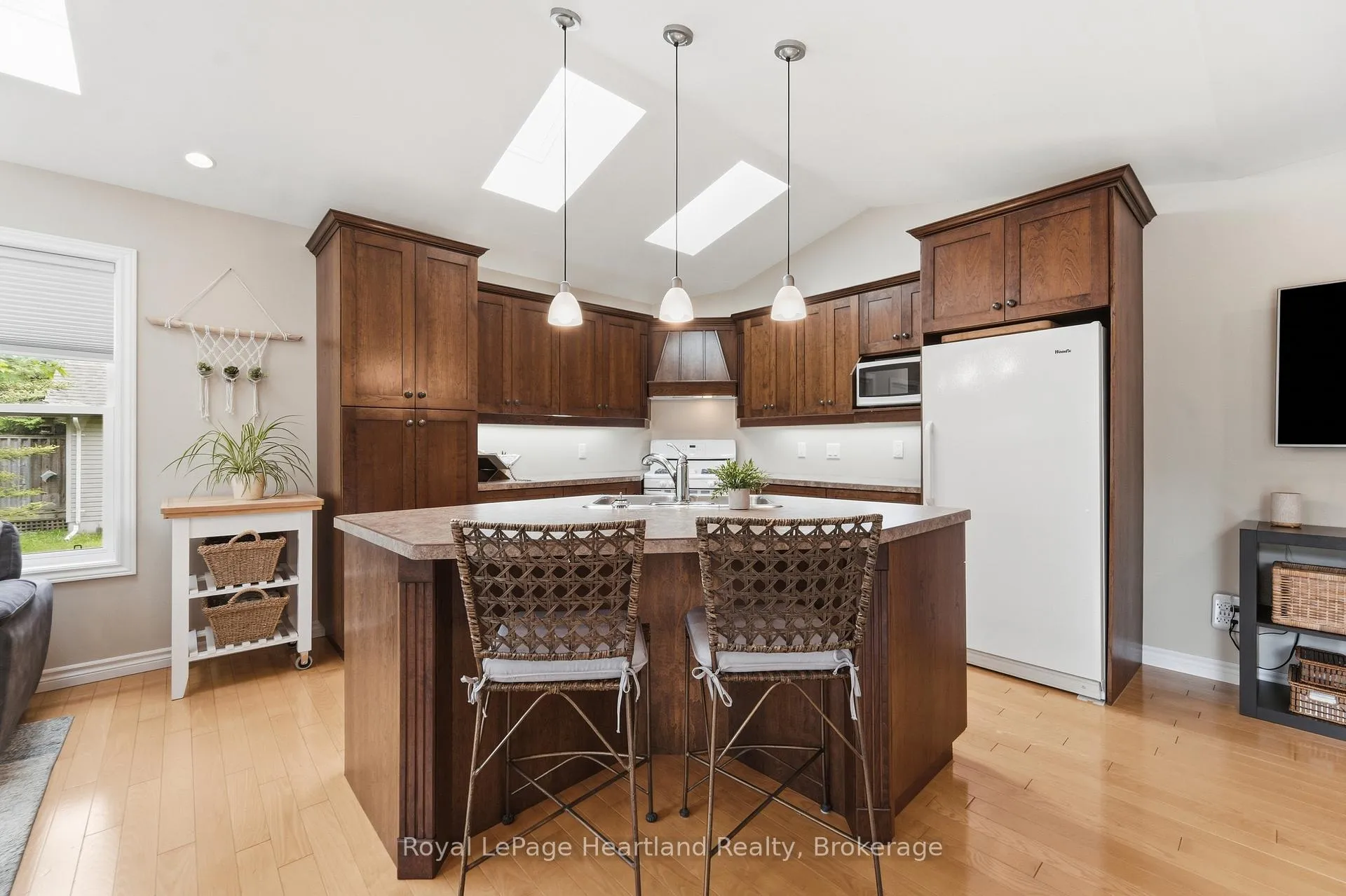 Photo 8 of 35095 Old River Road N, Bluewater, Bayfield — HOMEH