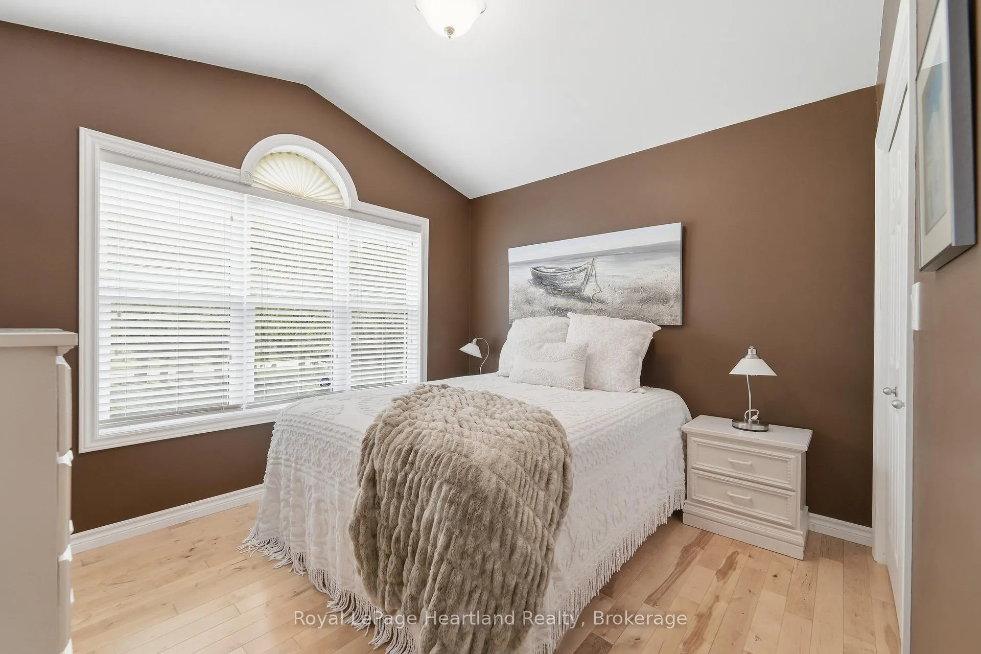 Photo 12 of 35095 Old River Road N, Bluewater, Bayfield — HOMEH