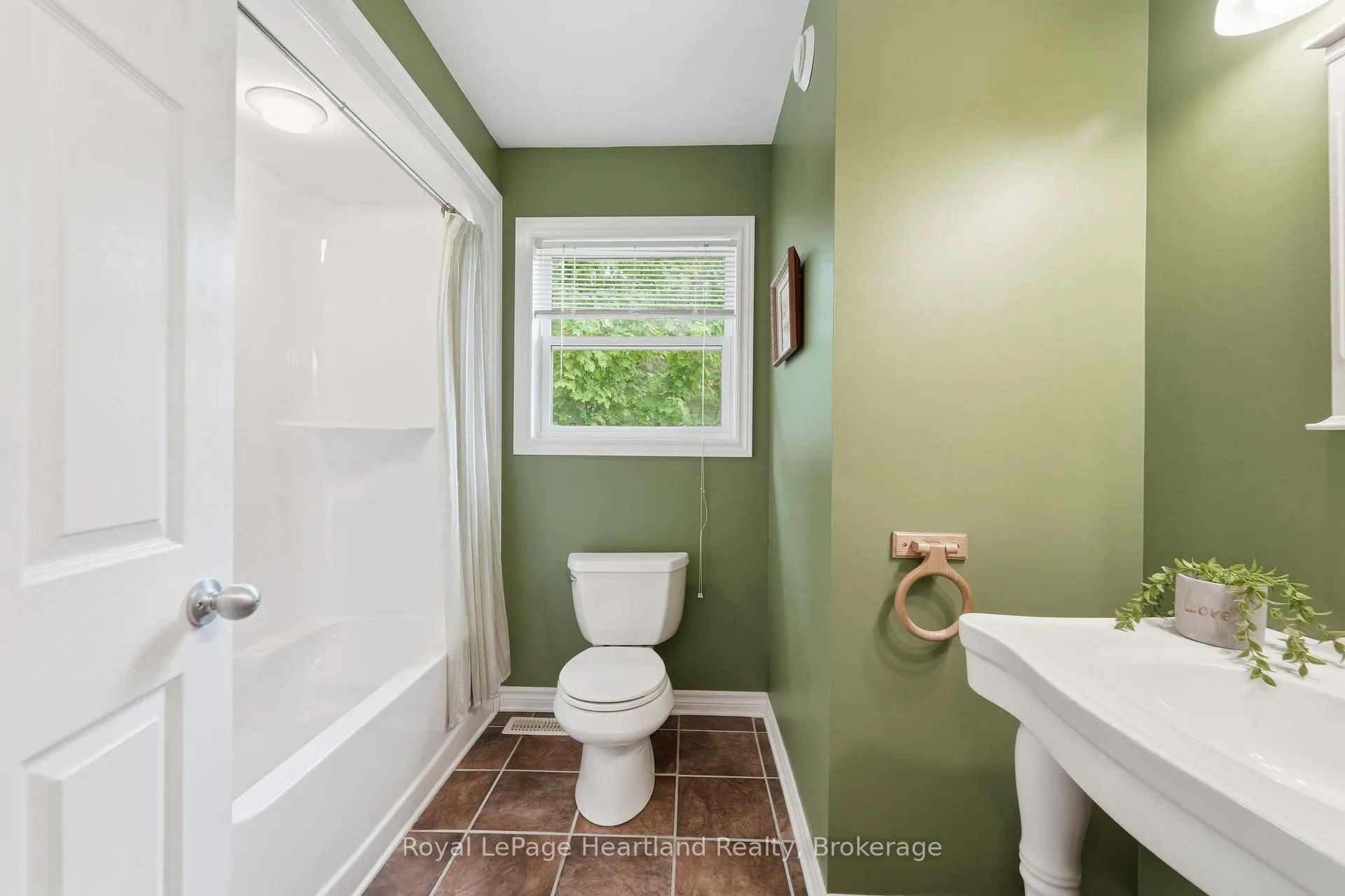 Photo 14 of 35095 Old River Road N, Bluewater, Bayfield — HOMEH
