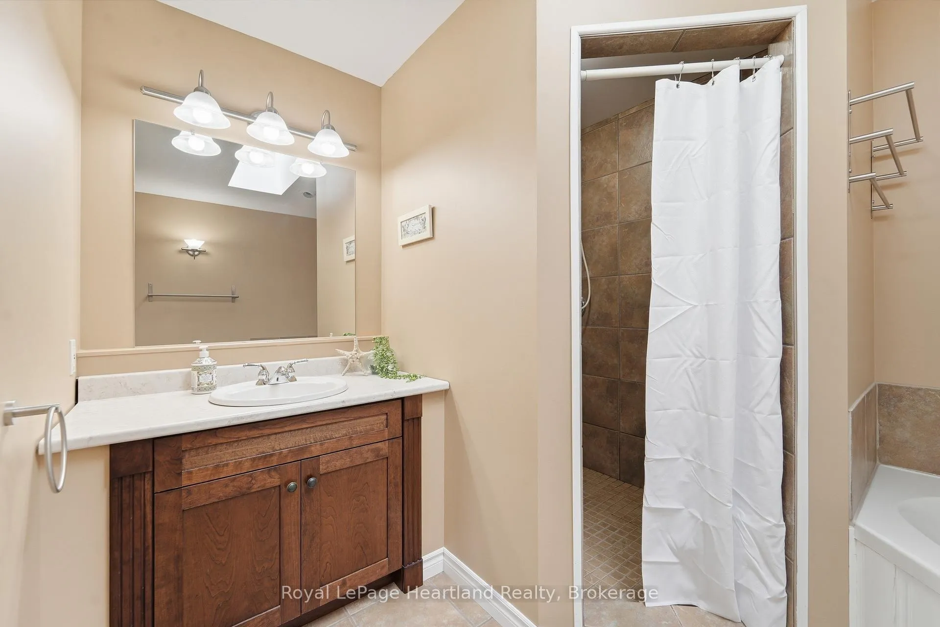 Photo 23 of 35095 Old River Road N, Bluewater, Bayfield — HOMEH