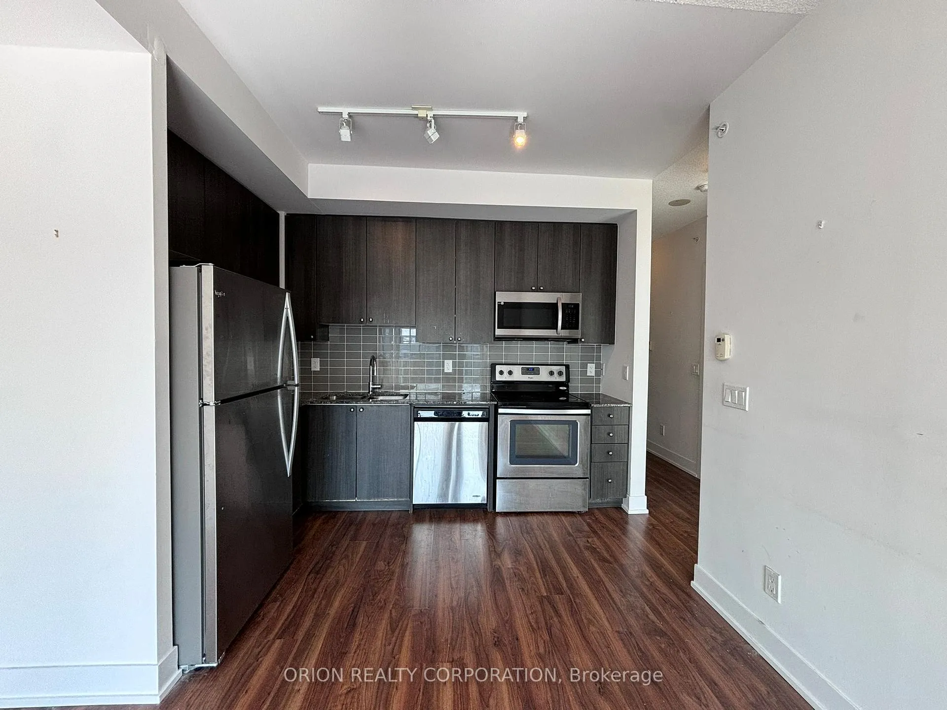 Photo 4 of Unit 1007, 68 Merton Street, Toronto, Mount Pleasant West — HOMEH