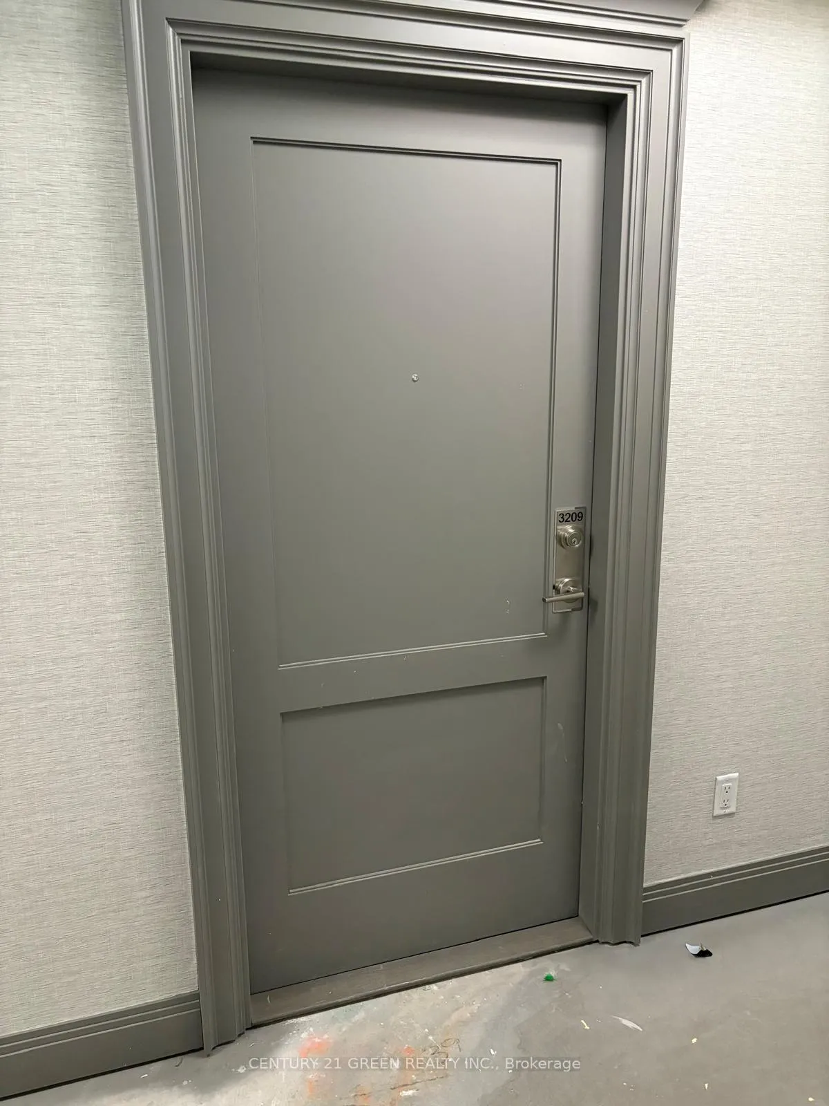 Front of Unit 3209, 30 Elm Drive W