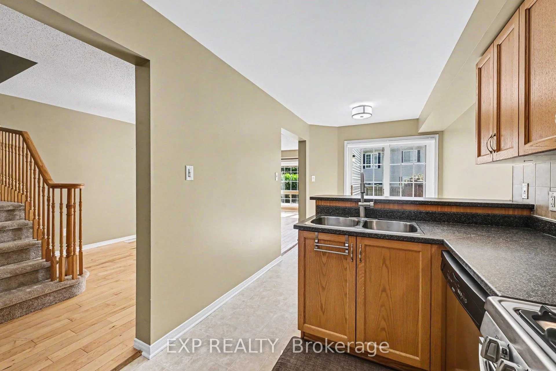 Photo 8 of 30 Midwood Private, Ottawa, Barrhaven - Stonebridge — HOMEH