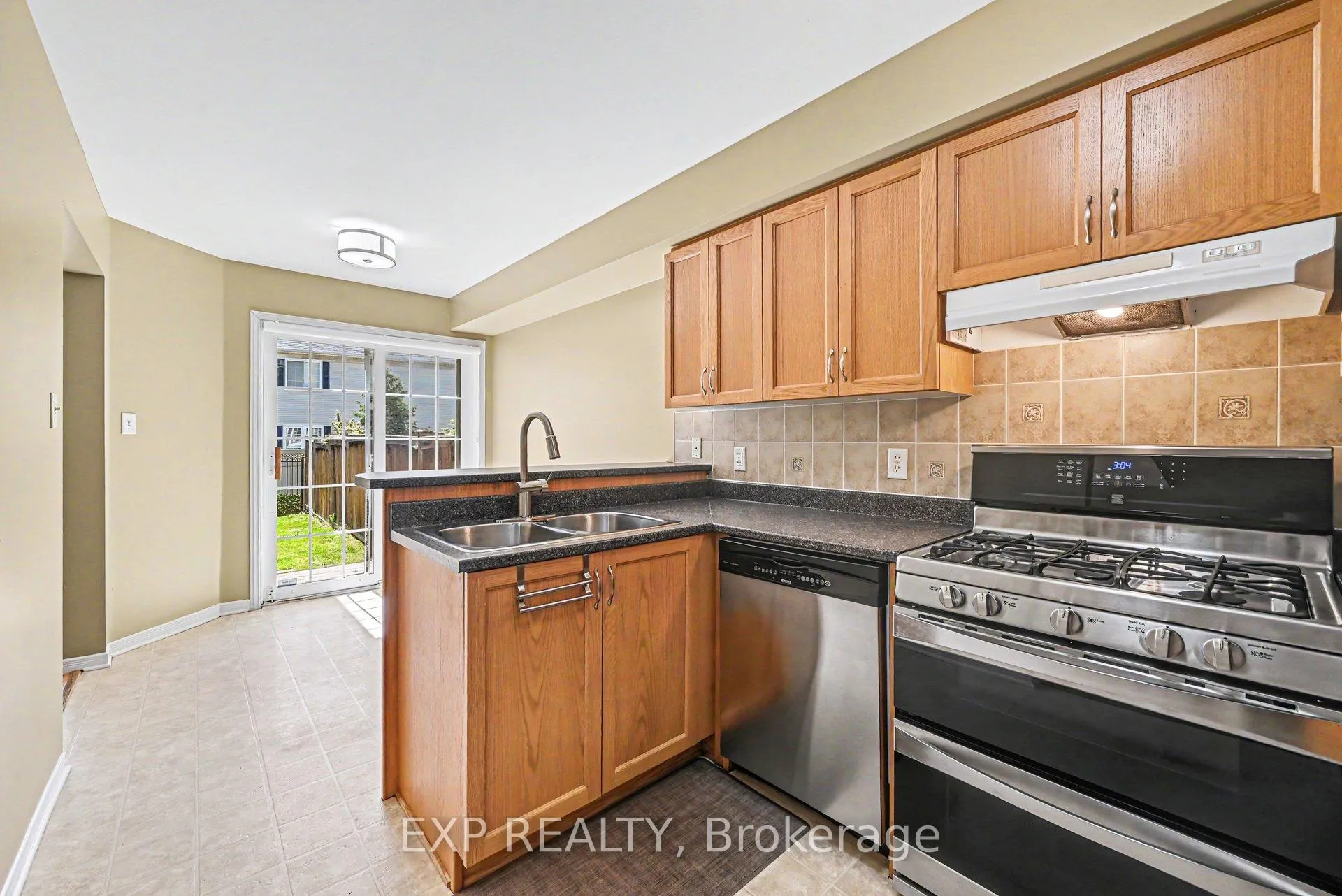 Photo 10 of 30 Midwood Private, Ottawa, Barrhaven - Stonebridge — HOMEH