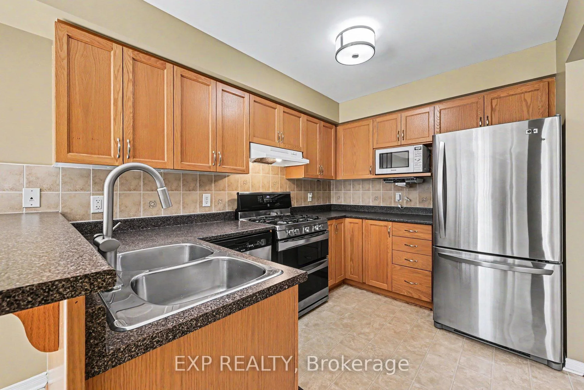 Photo 11 of 30 Midwood Private, Ottawa, Barrhaven - Stonebridge — HOMEH