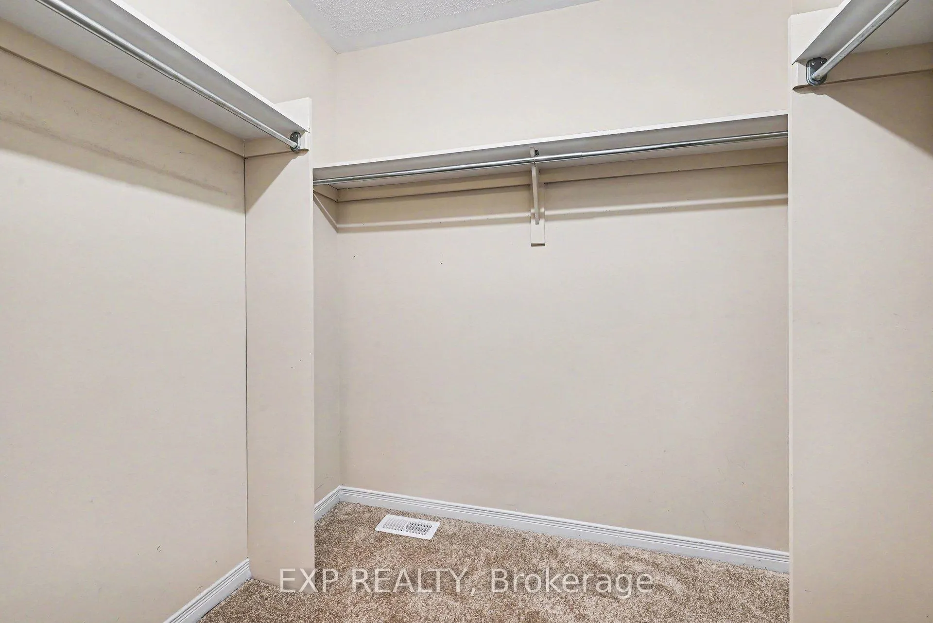 Photo 17 of 30 Midwood Private, Ottawa, Barrhaven - Stonebridge — HOMEH