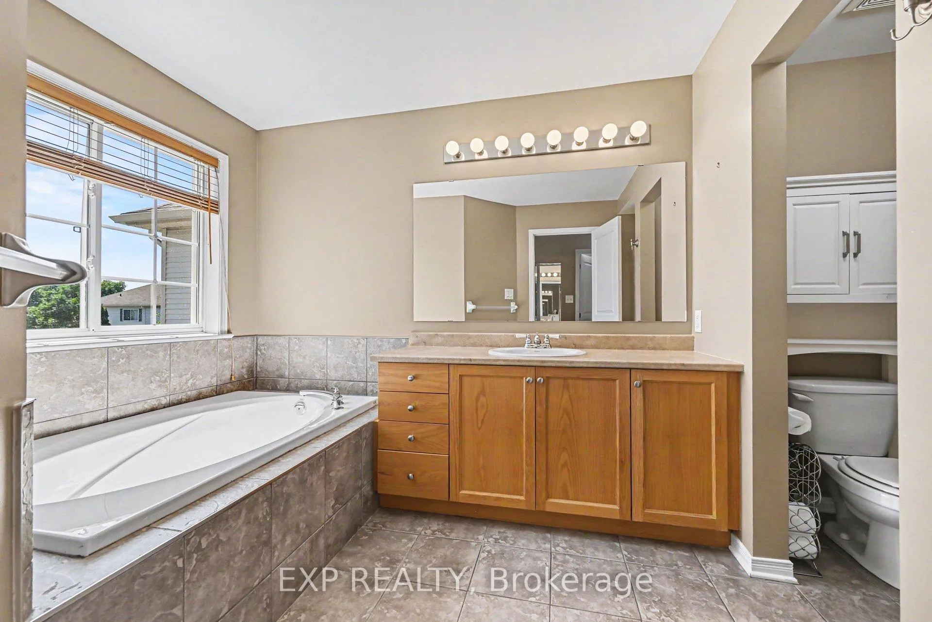 Photo 18 of 30 Midwood Private, Ottawa, Barrhaven - Stonebridge — HOMEH