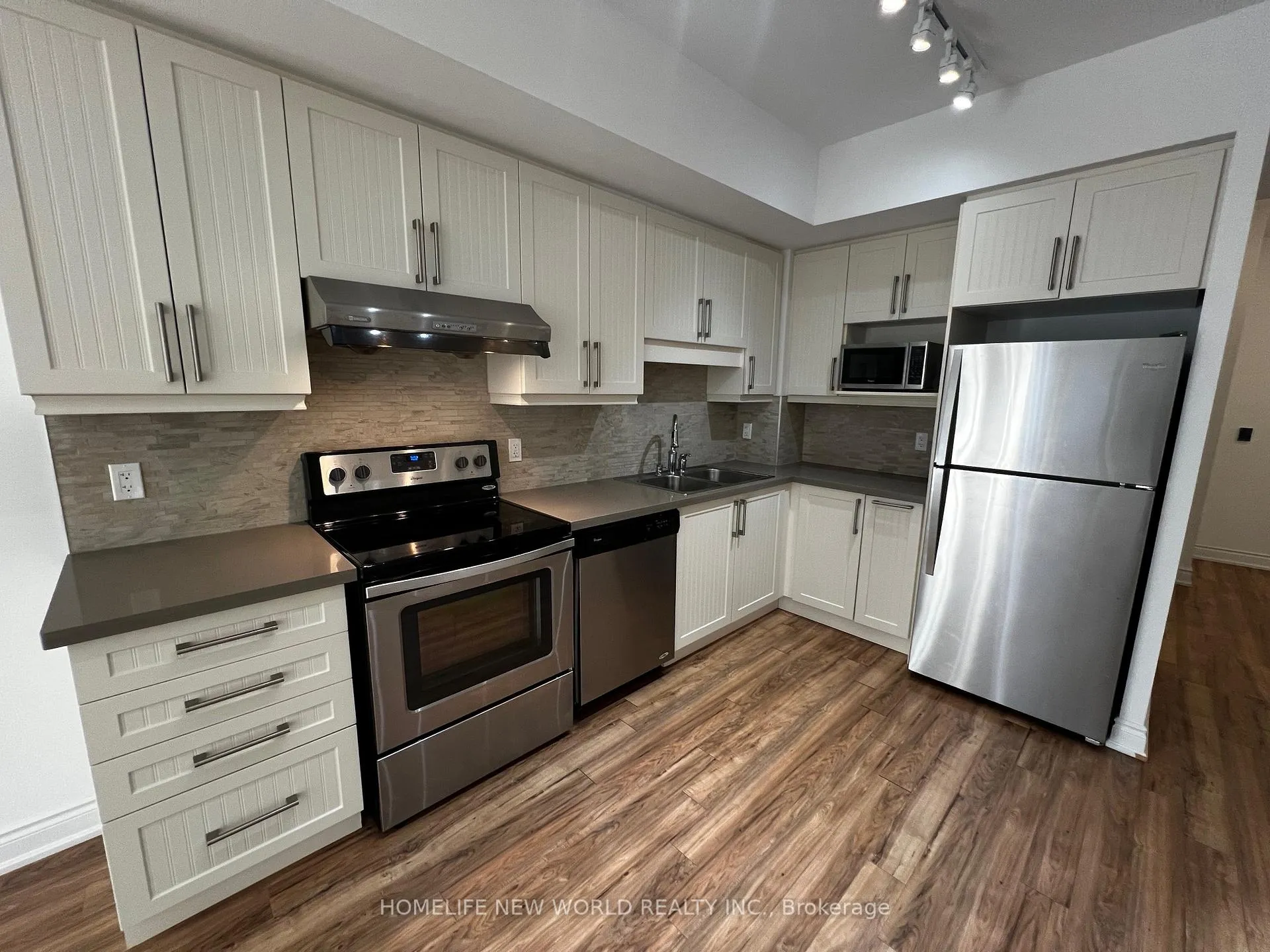 Photo 3 of Unit 603, 38 Cedarland Drive, Markham, Unionville — HOMEH