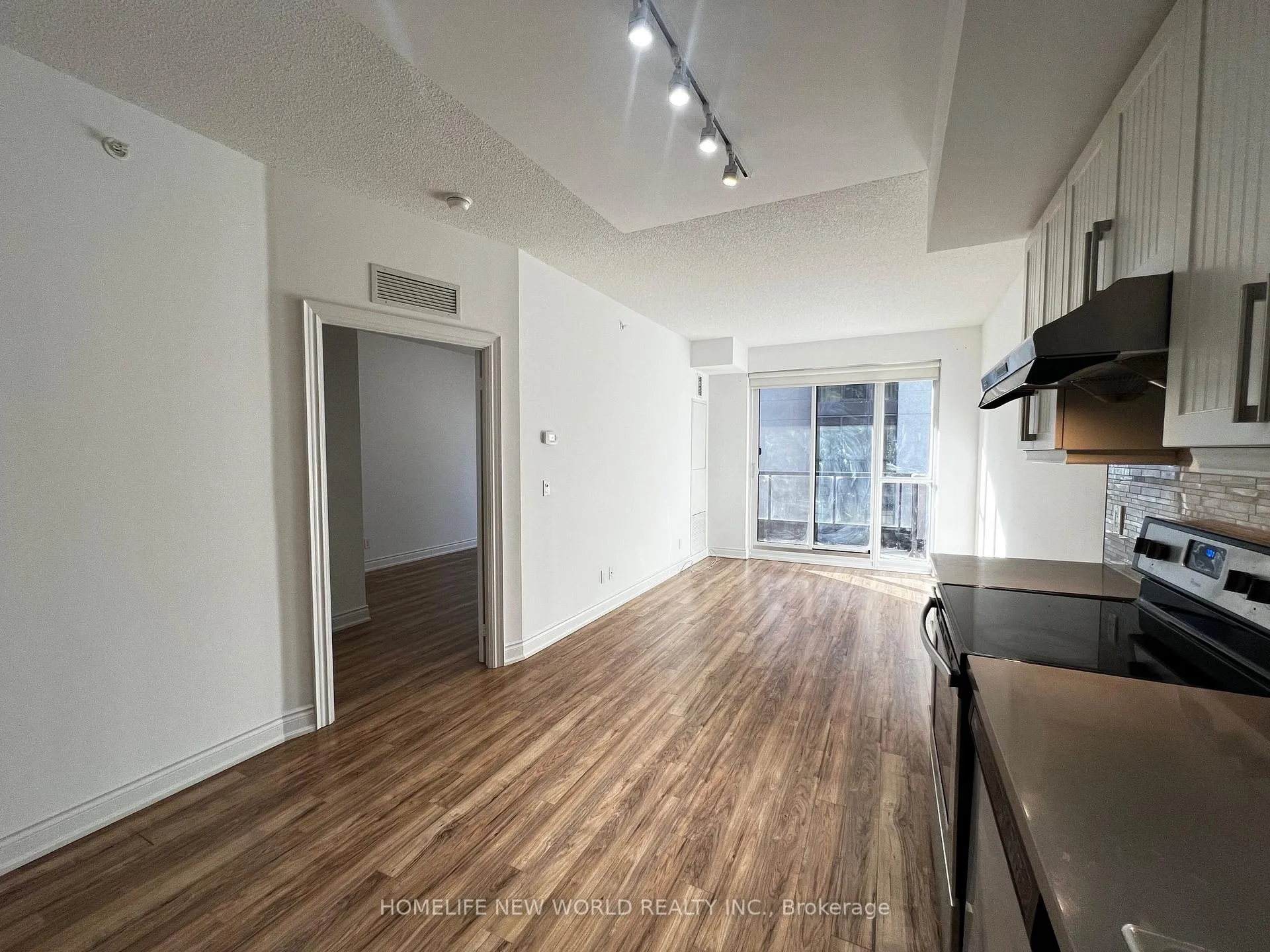 Photo 8 of Unit 603, 38 Cedarland Drive, Markham, Unionville — HOMEH