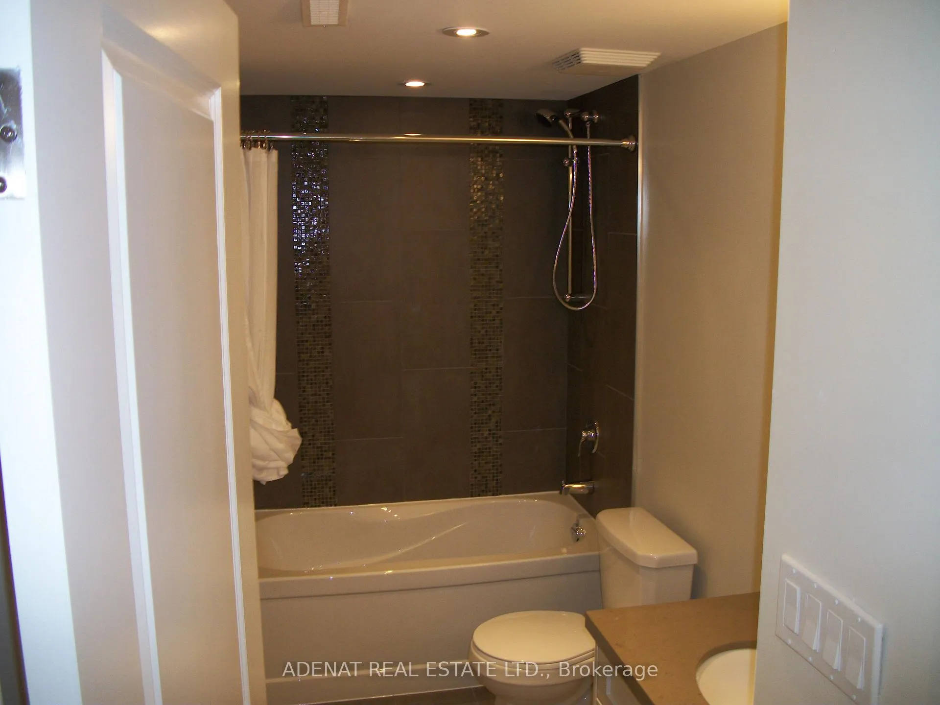 Photo 16 of 33 Yoemans Road E, North York, Clanton Park — HOMEH