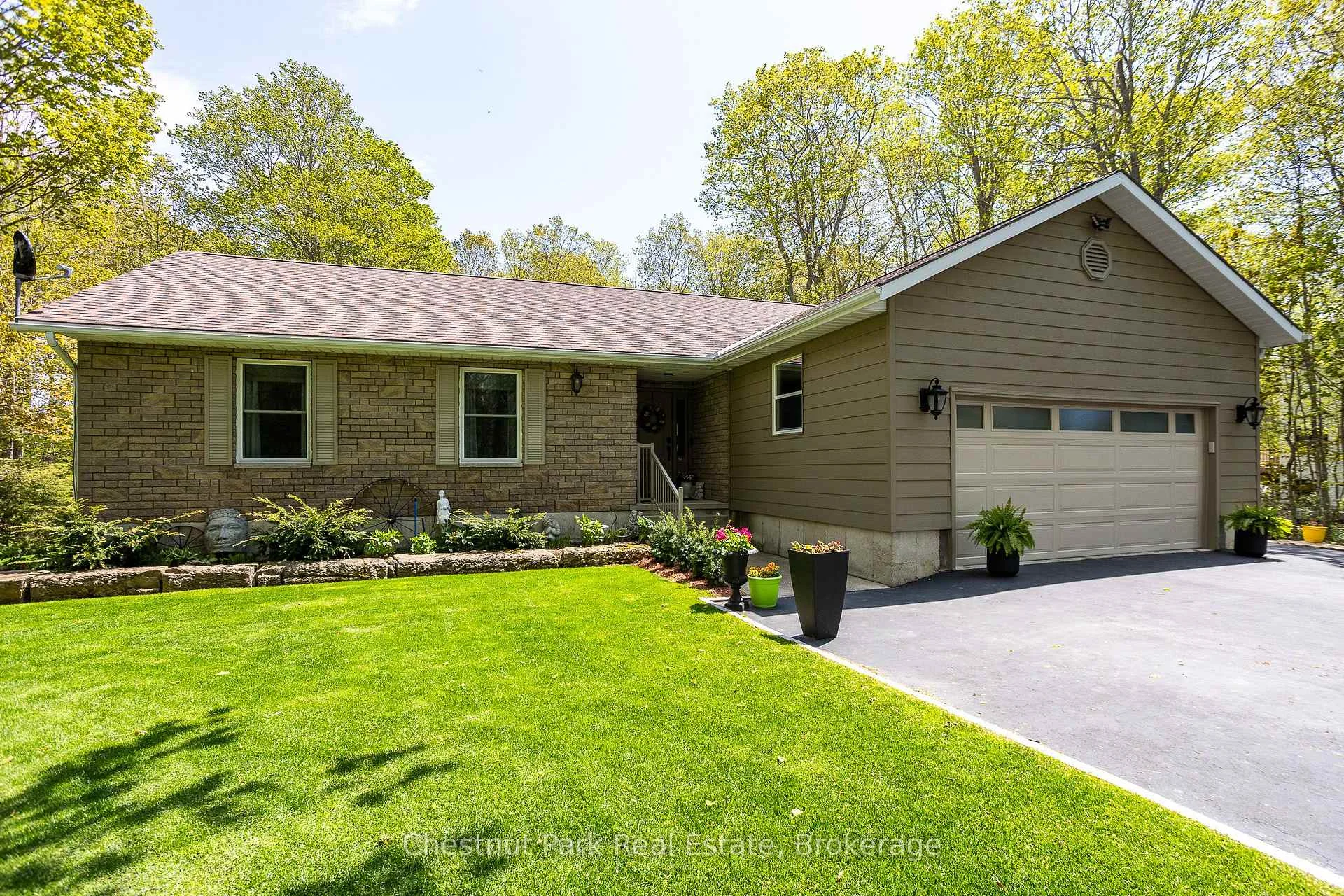 Photo 5 of 64 Maple Golf Crescent, Northern Bruce Peninsula — HOMEH