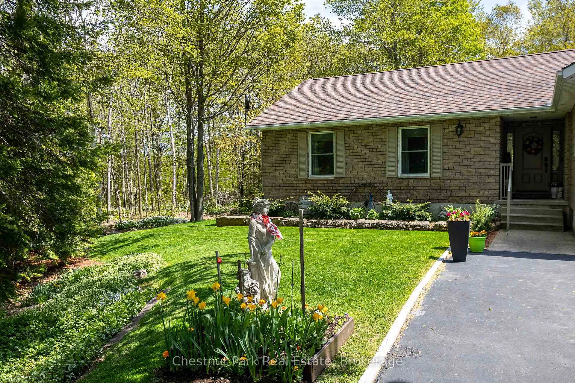 Photo 10 of 64 Maple Golf Crescent, Northern Bruce Peninsula — HOMEH