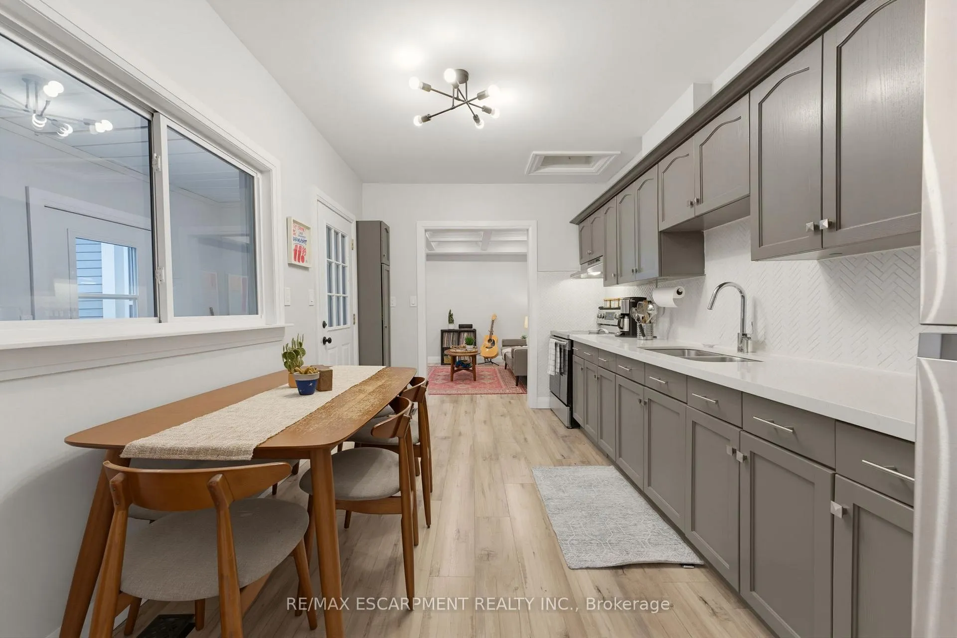 Photo 11 of 349 John Street N, Hamilton, North End — HOMEH