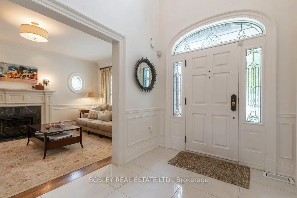 Photo 2 of 124 Perry Crescent, Etobicoke, Princess-Rosethorn — HOMEH