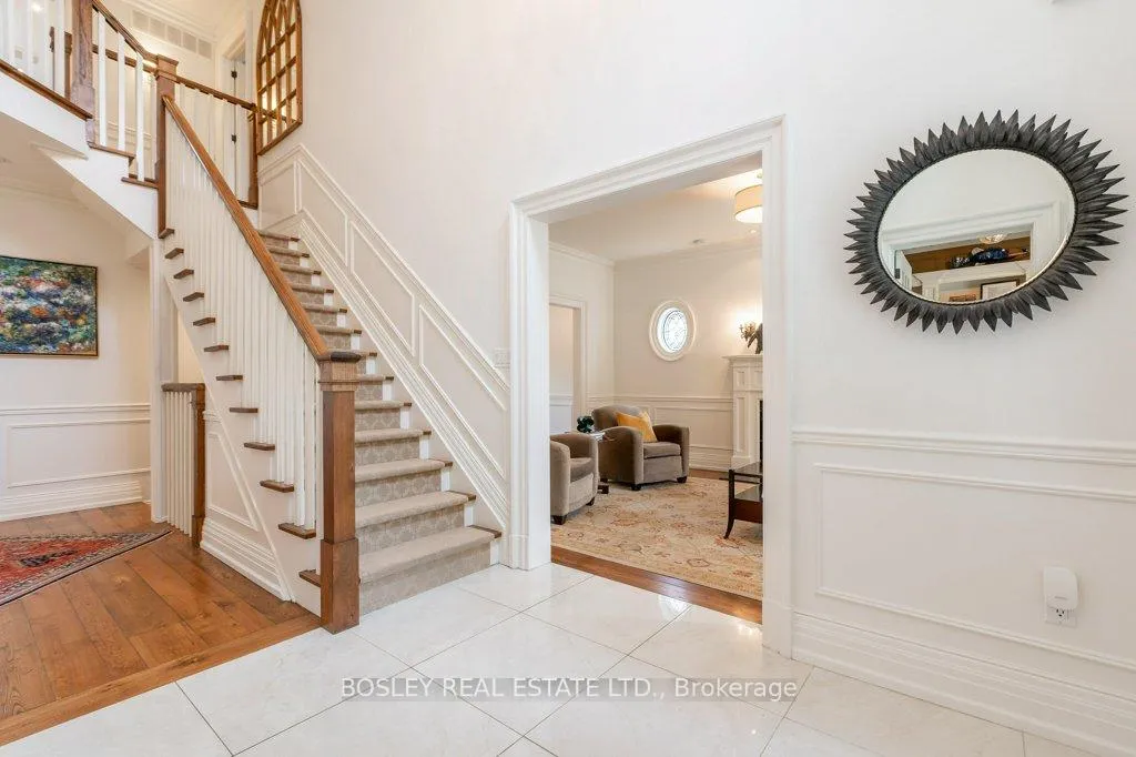 Photo 3 of 124 Perry Crescent, Etobicoke, Princess-Rosethorn — HOMEH
