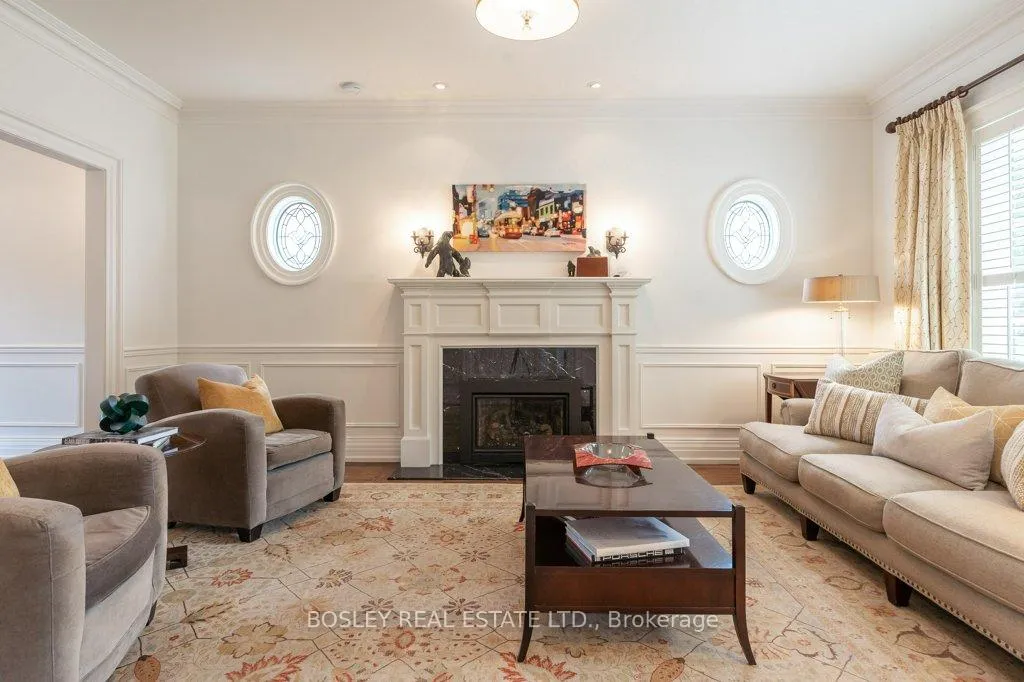 Photo 4 of 124 Perry Crescent, Etobicoke, Princess-Rosethorn — HOMEH