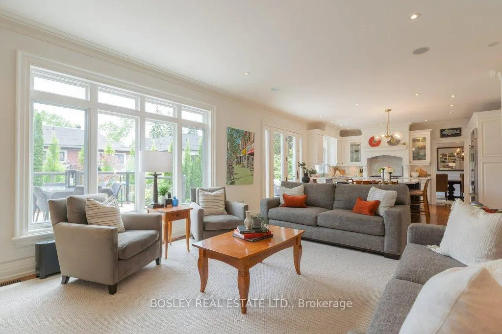 Photo 12 of 124 Perry Crescent, Etobicoke, Princess-Rosethorn — HOMEH