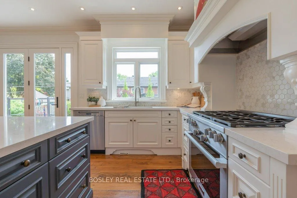 Photo 14 of 124 Perry Crescent, Etobicoke, Princess-Rosethorn — HOMEH