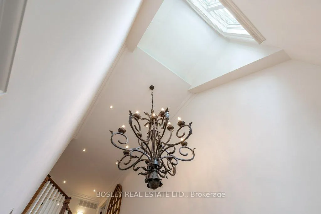 Photo 18 of 124 Perry Crescent, Etobicoke, Princess-Rosethorn — HOMEH