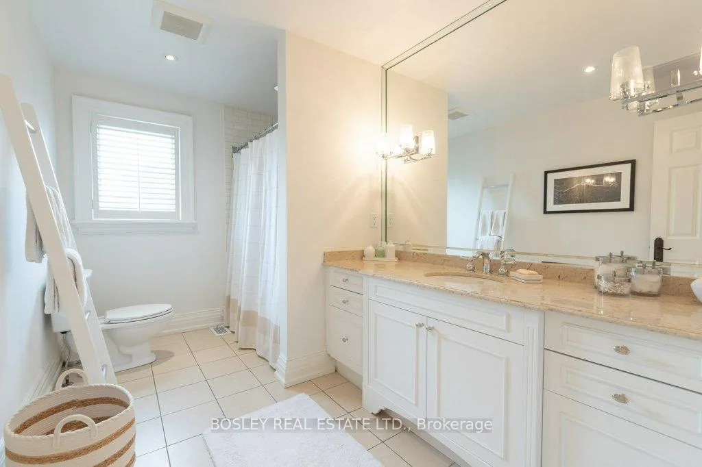 Photo 20 of 124 Perry Crescent, Etobicoke, Princess-Rosethorn — HOMEH