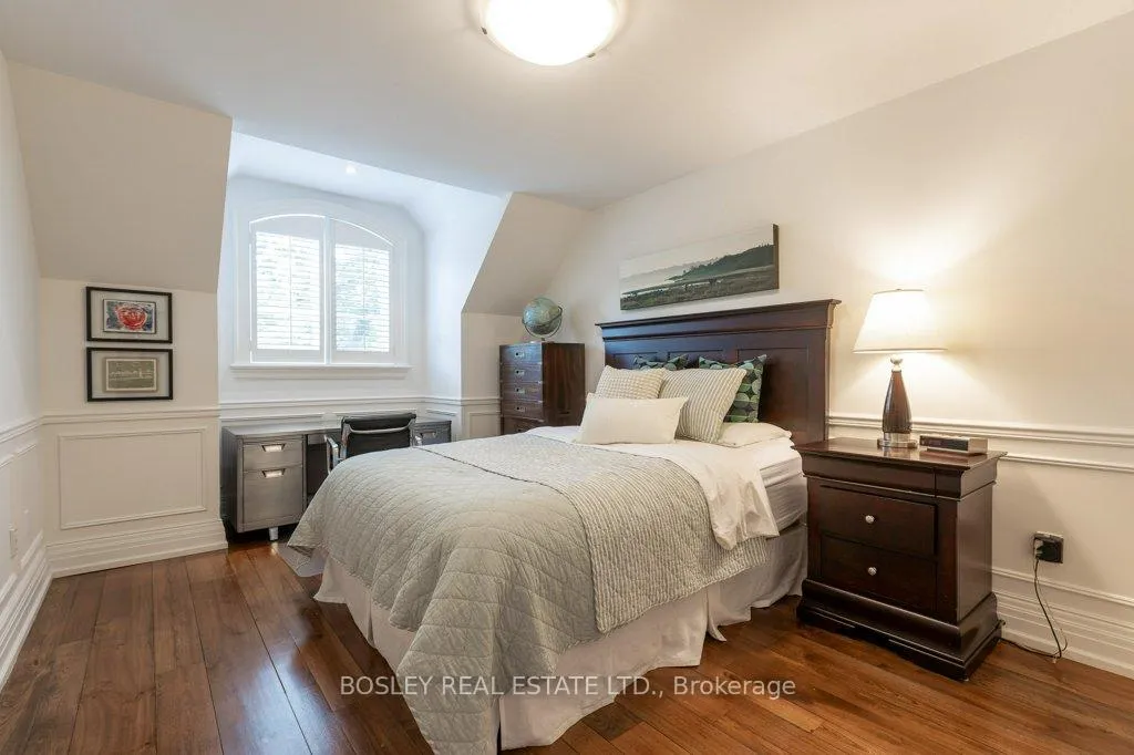 Photo 22 of 124 Perry Crescent, Etobicoke, Princess-Rosethorn — HOMEH
