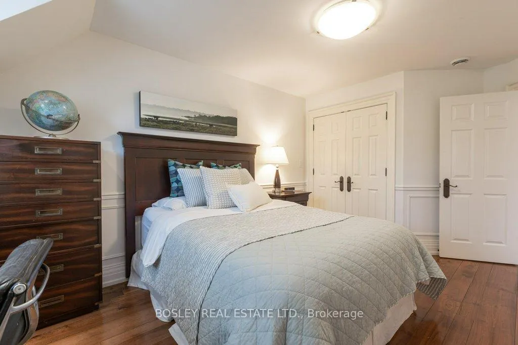 Photo 23 of 124 Perry Crescent, Etobicoke, Princess-Rosethorn — HOMEH