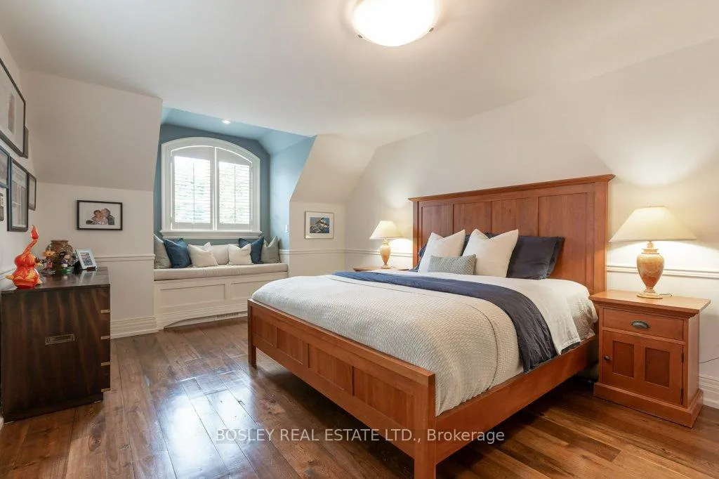 Photo 24 of 124 Perry Crescent, Etobicoke, Princess-Rosethorn — HOMEH