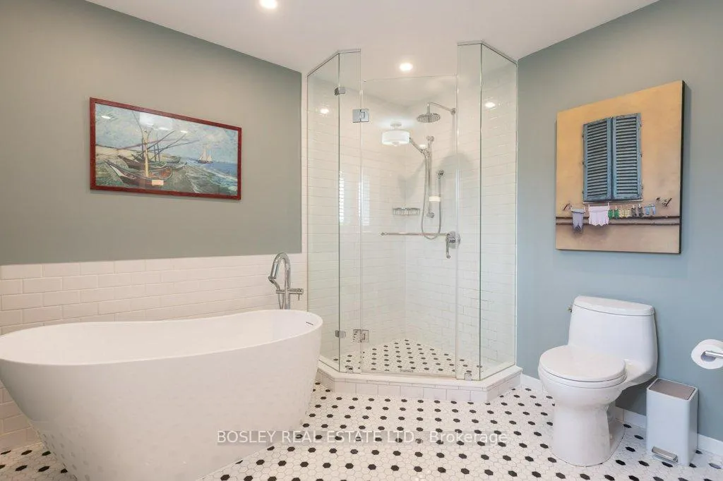 Photo 30 of 124 Perry Crescent, Etobicoke, Princess-Rosethorn — HOMEH