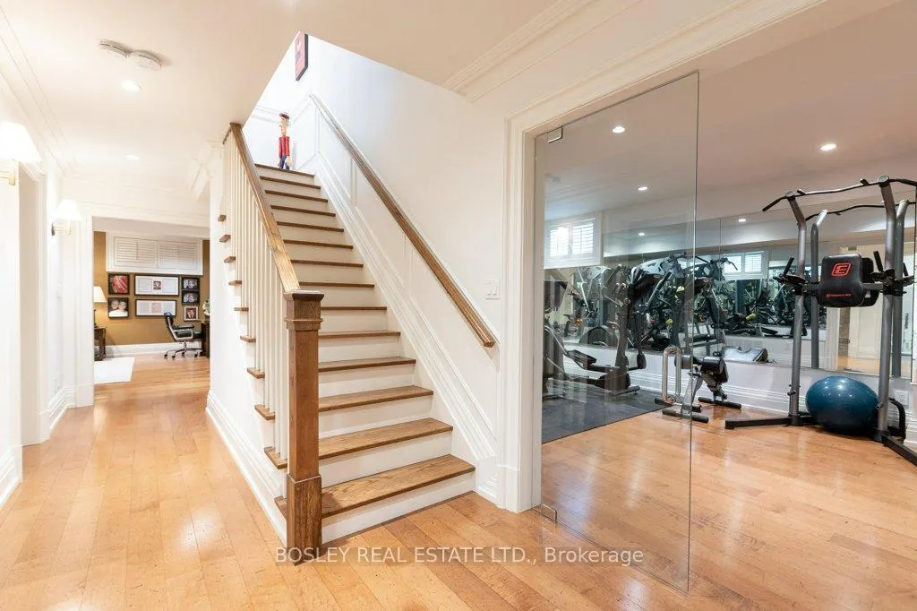 Photo 32 of 124 Perry Crescent, Etobicoke, Princess-Rosethorn — HOMEH
