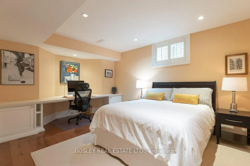 Photo 35 of 124 Perry Crescent, Etobicoke, Princess-Rosethorn — HOMEH