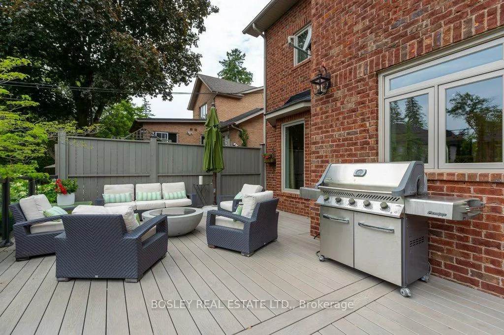 Photo 40 of 124 Perry Crescent, Etobicoke, Princess-Rosethorn — HOMEH