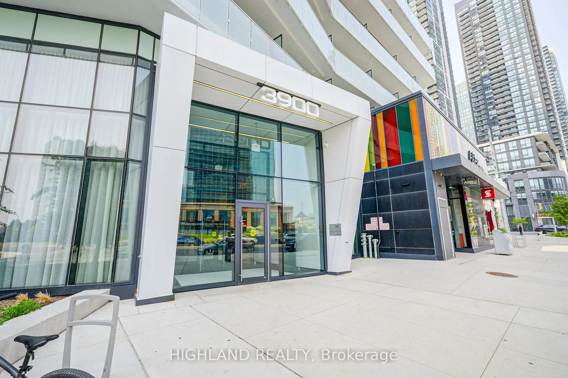 Photo 2 of Unit 2003, 3900 Confederation Parkway, Mississauga, City Centre — HOMEH