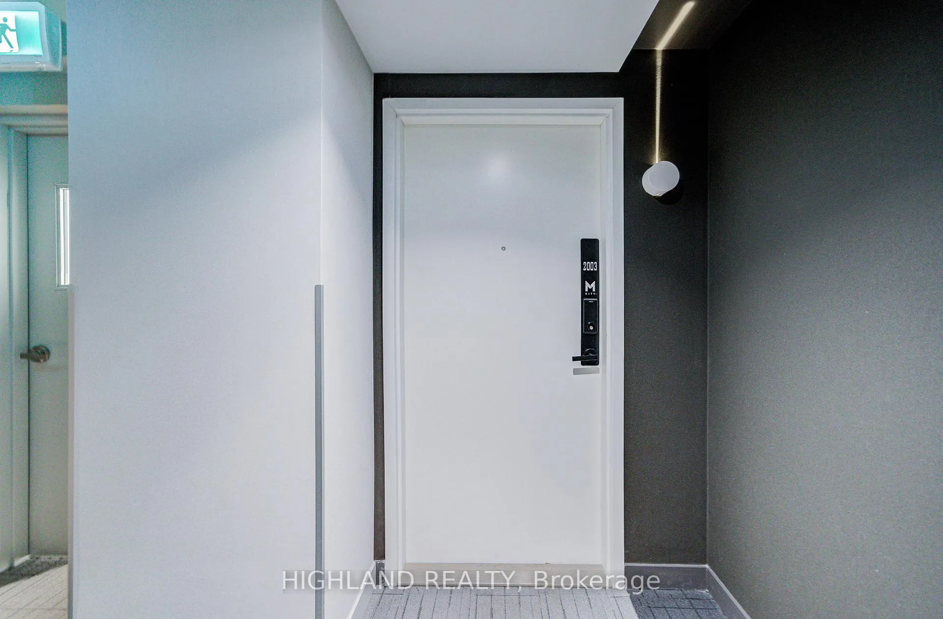Photo 4 of Unit 2003, 3900 Confederation Parkway, Mississauga, City Centre — HOMEH