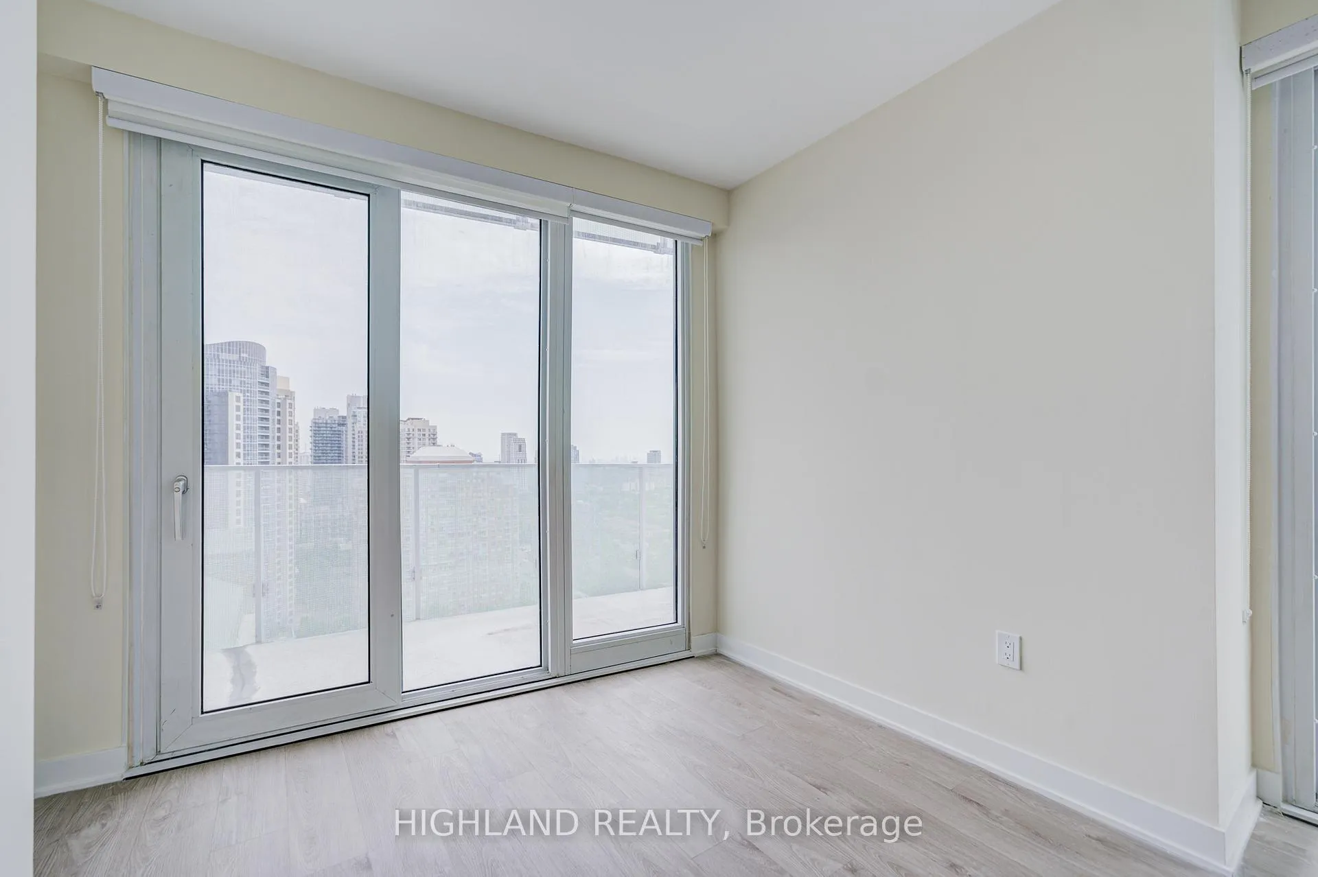 Photo 14 of Unit 2003, 3900 Confederation Parkway, Mississauga, City Centre — HOMEH