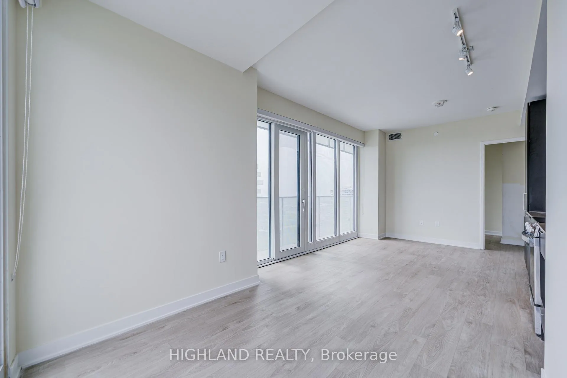 Photo 15 of Unit 2003, 3900 Confederation Parkway, Mississauga, City Centre — HOMEH